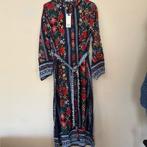 NWT CELINA MOON LONG SLEEVE FLORAL PRINT
SHIRT DRESS WITH BELL.SIZE M.